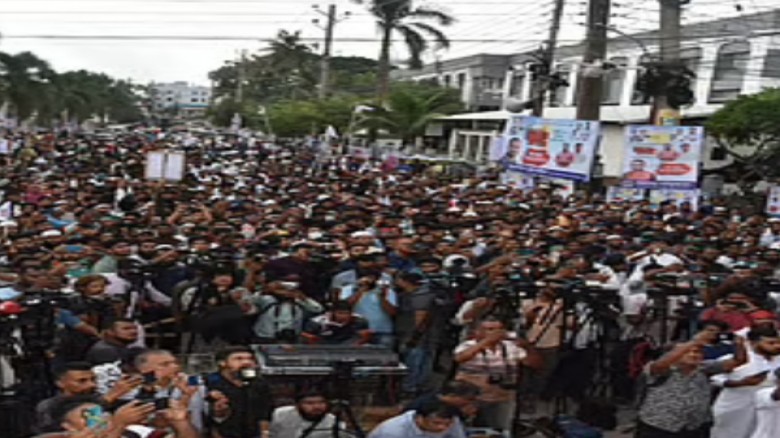 এনসিপির পথসভা। আজ শুক্রবার বিকেলে যশোর শহরের কেন্দ্রীয় ঈদগাহ মোড়ে