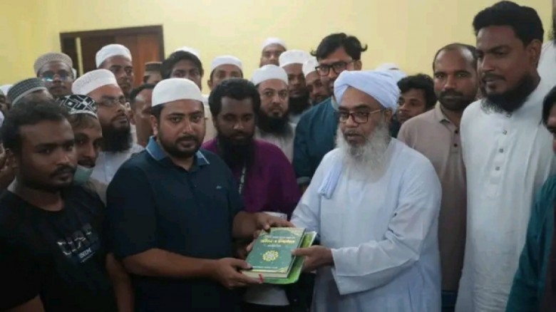 খানকায়ে মুসলিহীন পরিদর্শনে নেছারাবাদে এনসিপি নেতৃবৃন্দ | জুলাই পদযাত্রার ১৩তম দিন পালিত