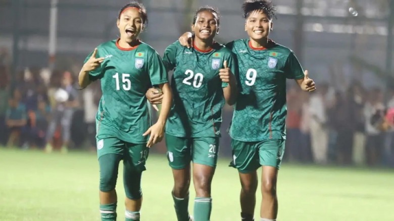 বৃষ্টিভেজা সন্ধ্যায় শান্তির হ্যাটট্রিকে সাফে বাংলা...