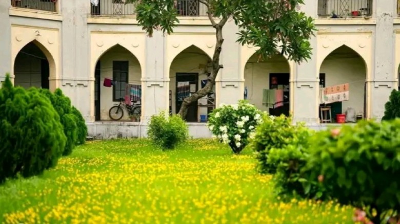 রেইন লিলিতে সেজেছে সলিমুল্লাহ মুসলিম হল প্রাঙ্গণ...