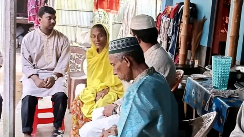 শহীদ মানিক মিয়ার কবর জিয়ারত ও পরিবারের সঙ্গে সৌজন্...