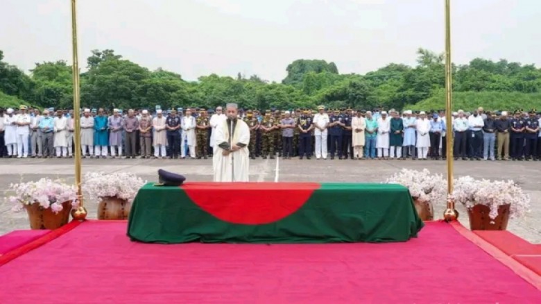 ফ্লাইট লেফটেন্যান্ট তৌকির ইসলামের ফিউনারেল প্যারেড সম্পন্ন: রাষ্ট্রীয় মর্যাদায় চিরনিদ্রায়